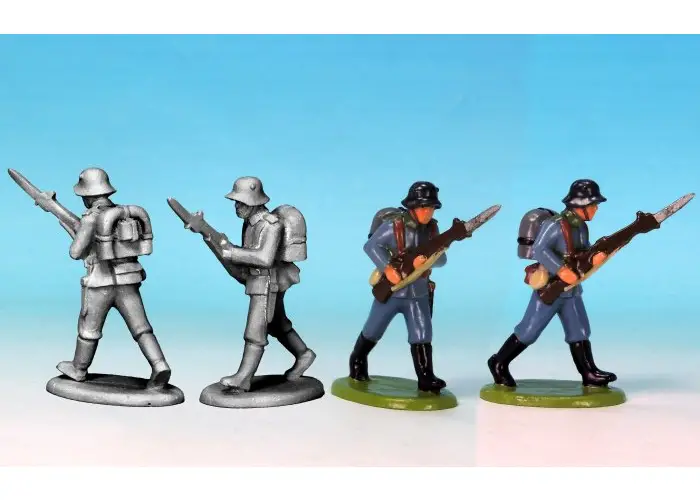 Berglander Infantrymen with backpacks